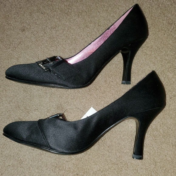 NWT Highlights Satin Round Toe Pump, Size: 10, Black - Picture 4 of 10